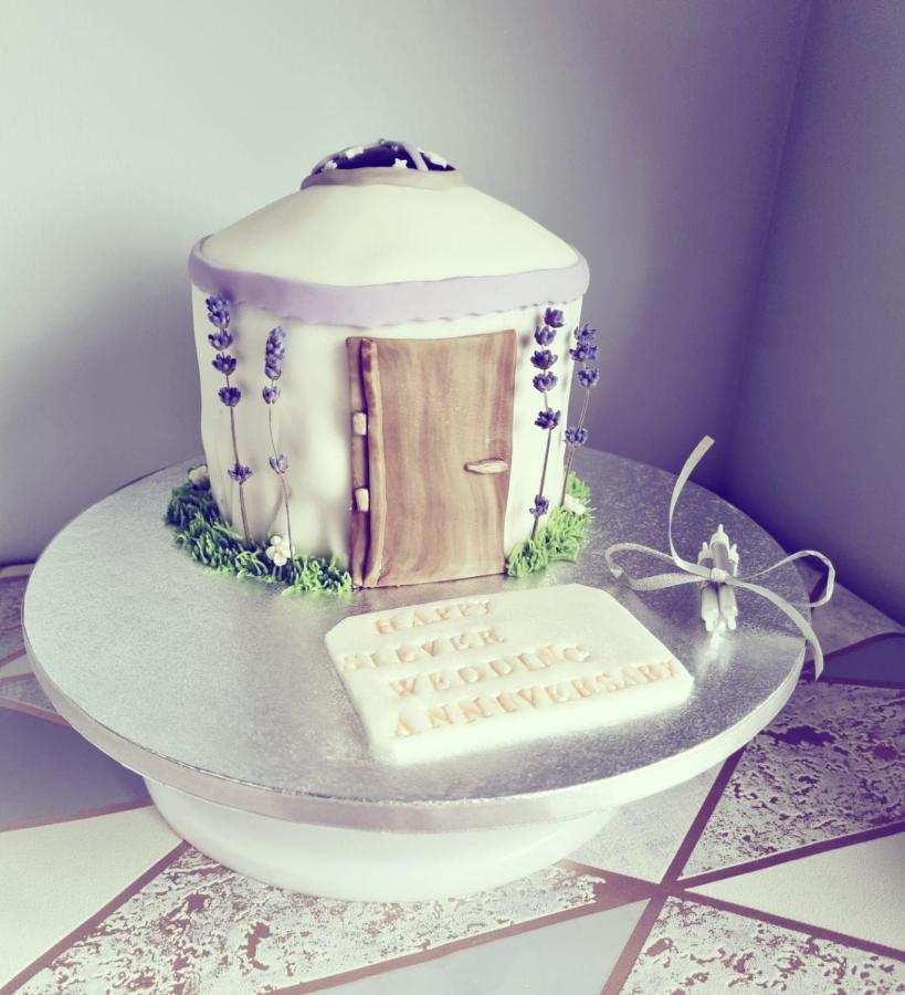 Gingerbread Cottage Yurts Dereham Εξωτερικό φωτογραφία