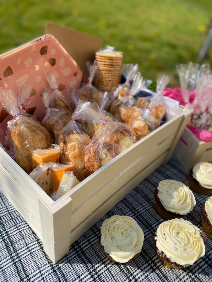 Gingerbread Cottage Yurts Dereham Εξωτερικό φωτογραφία