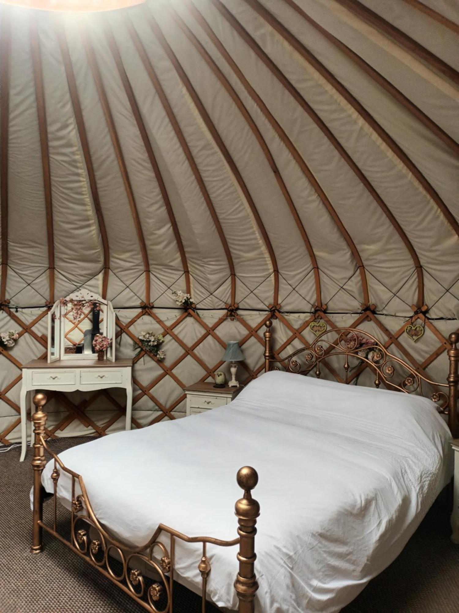 Gingerbread Cottage Yurts Dereham Εξωτερικό φωτογραφία