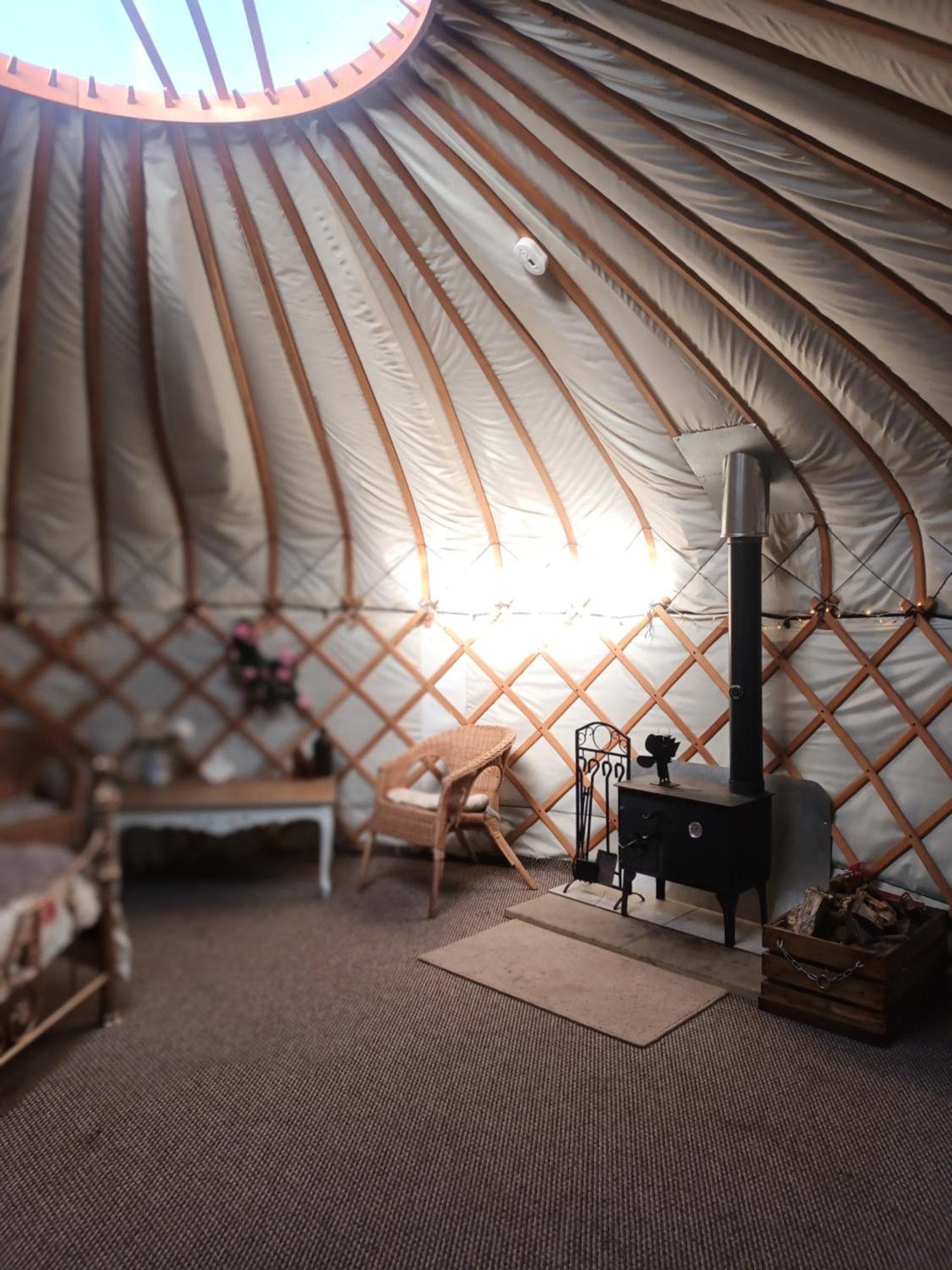 Gingerbread Cottage Yurts Dereham Εξωτερικό φωτογραφία