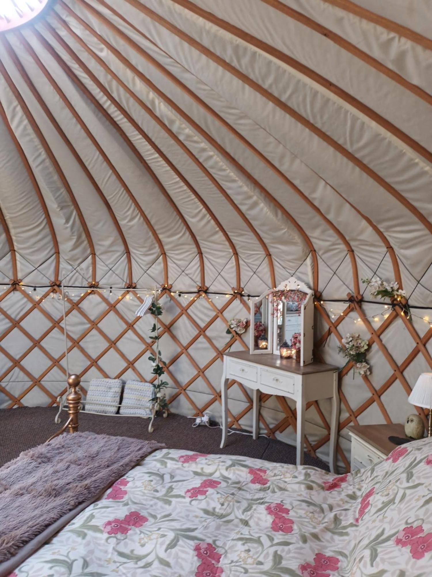 Gingerbread Cottage Yurts Dereham Εξωτερικό φωτογραφία